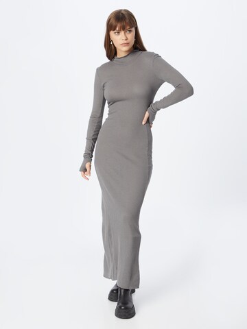 AMERICAN VINTAGE Knitted dress 'SOVY' in Grey: front