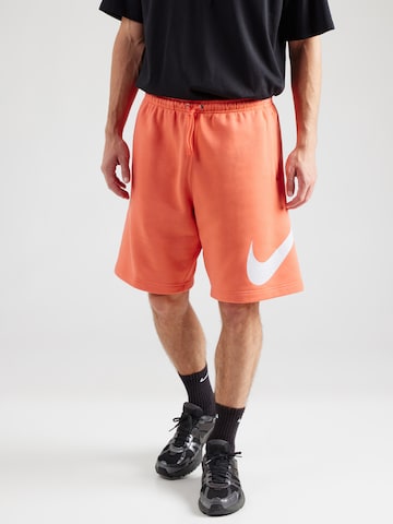 Nike SportswearLoosefit Hlače 'CLUB' - crvena boja: prednji dio