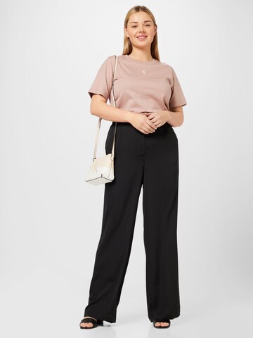 Wide leg Pantaloni cutați de la Calvin Klein Curve pe negru