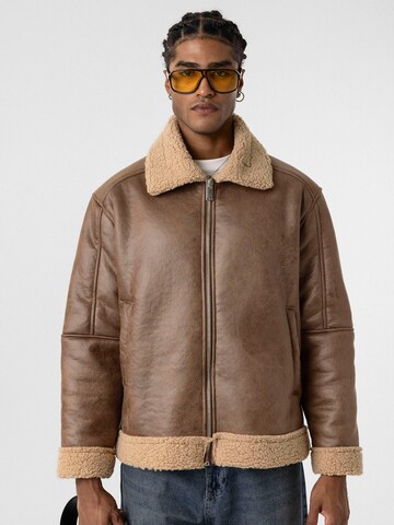 Veste d’hiver VAMOS CLO en marron : devant