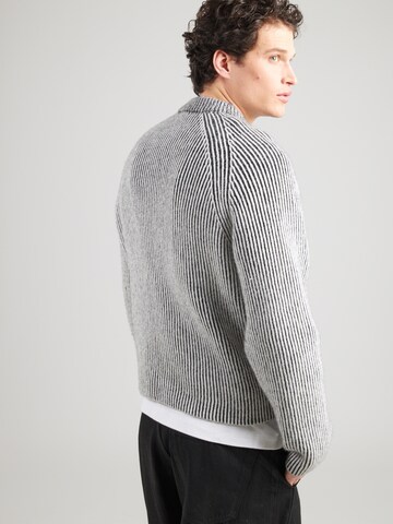 WEEKDAY Sweater in Grey