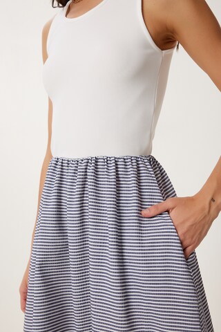 Rochie de la Happiness İstanbul pe gri