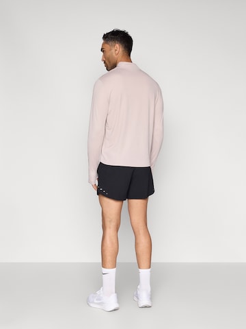 NIKE Szabványos Sportnadrágok 'STRIDE' - fekete