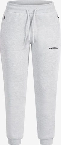 Pantalon 'Dana' Smilodox en gris : devant