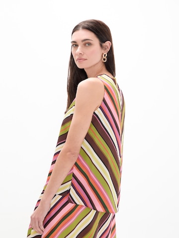 Top de la Lola Casademunt pe bej
