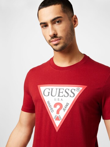 GUESS T-Shirt in Rot