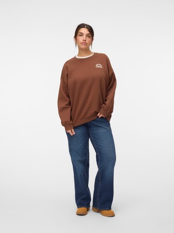 Sweat-shirt 'VMCAdine' Vero Moda Curve en marron