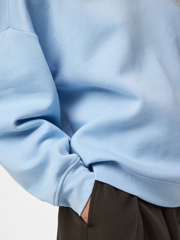 Sweat-shirt 'PCChilli' PIECES en bleu