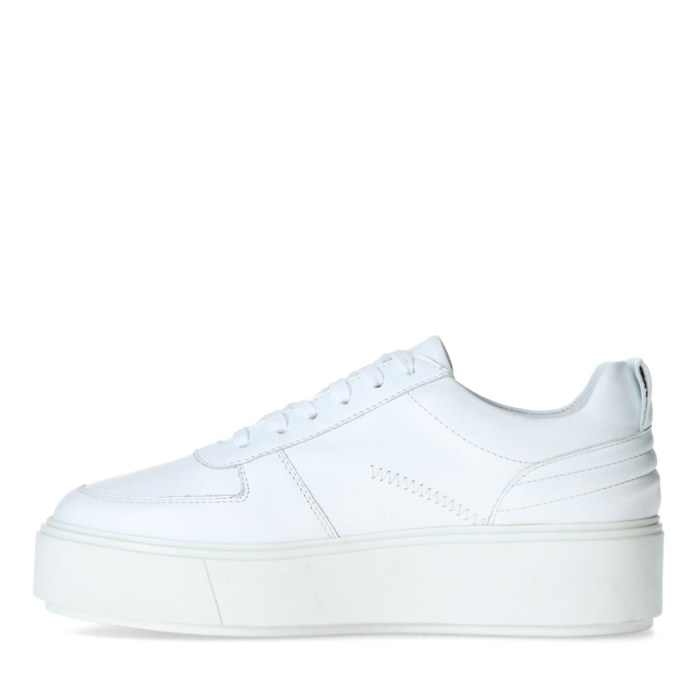 Baskets basses SACHA en blanc