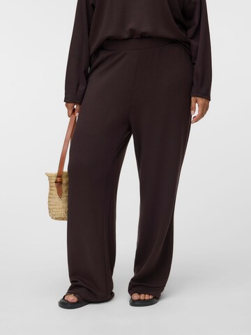 Wide Leg Pantalon 'VMChali' Vero Moda Curve en marron : devant