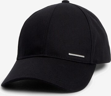 Calvin Klein - Gorra en negro: frente