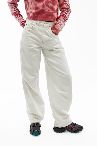 Loosefit Jean 'Logan Cinch' BDG Urban Outfitters en blanc : devant