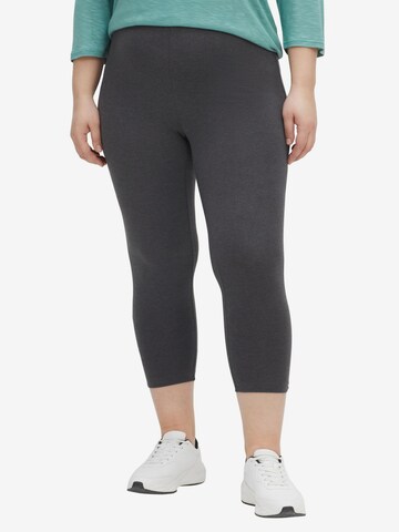 SHEEGO Skinny Leggings in Grey: front