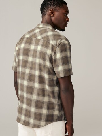 Next Regular fit Πουκάμισο σε μπεζ