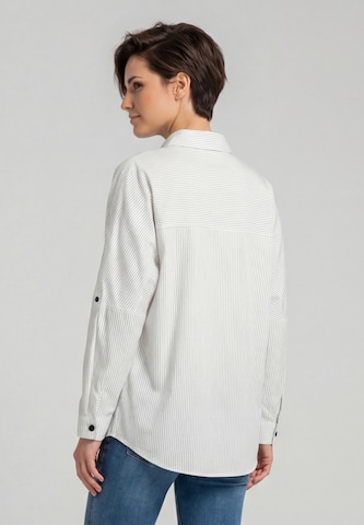 Chemisier 'Classic Look' KIANNA en blanc