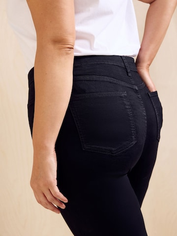 Skinny Jeggings di Friends Like These in nero