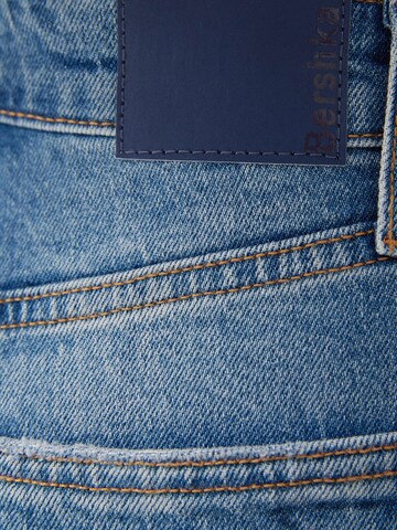 Bershka Tapered Jeans i blå