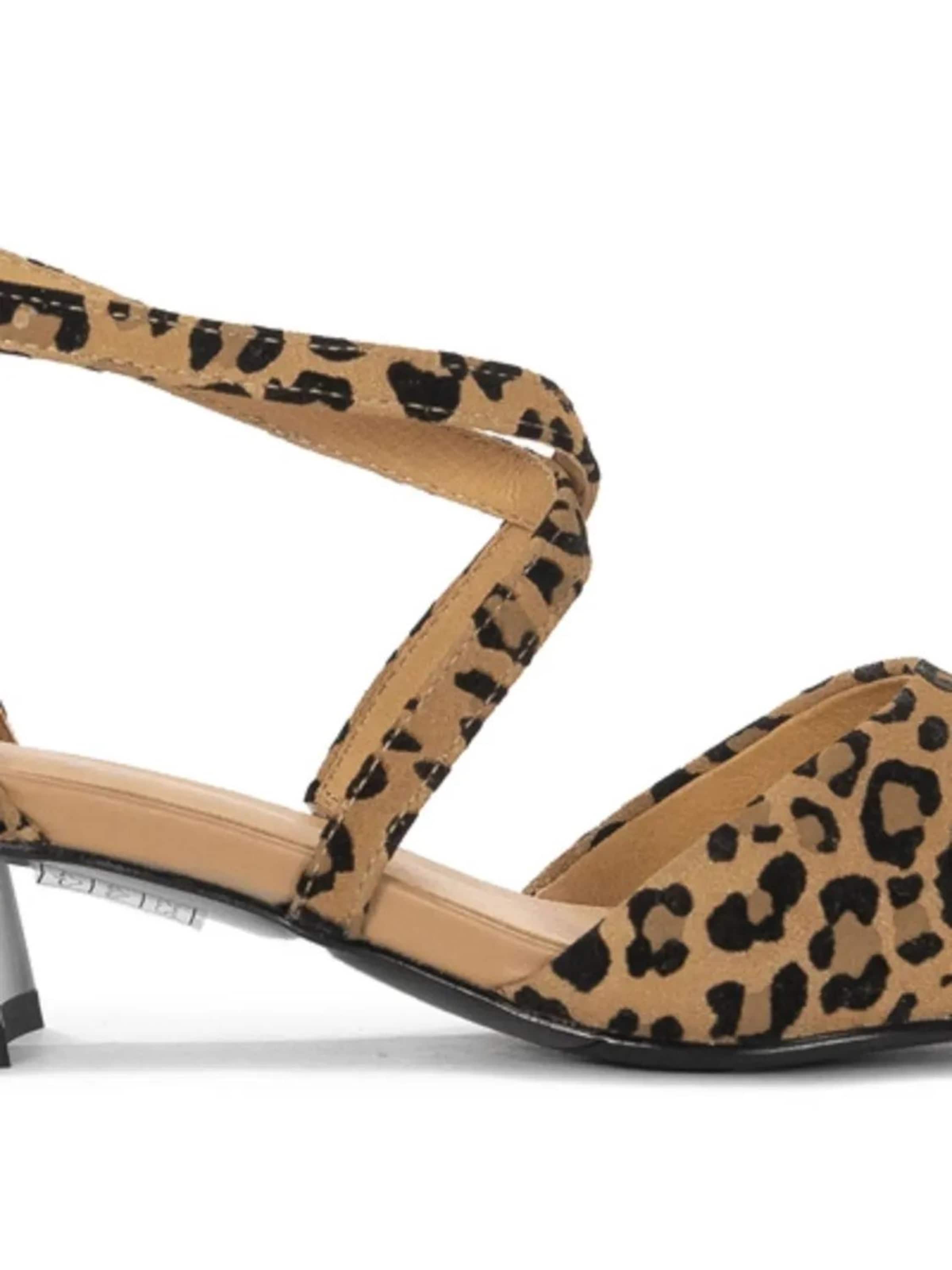 Maciejka Sandals in Beige