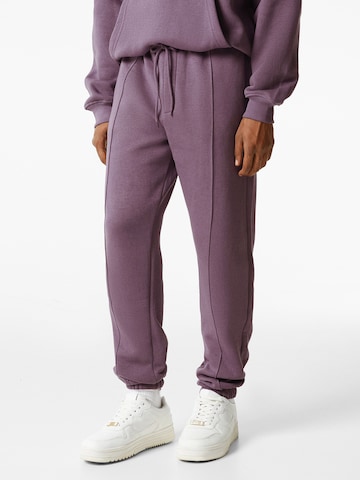 Bershka Regular Trousers in Purple: front