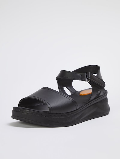 Trendyol Sandales en noir, Vue avec produit