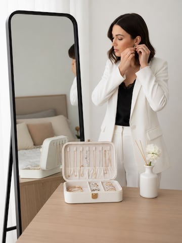 MEVYRA Jewelry Storage in White
