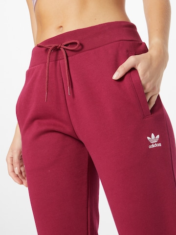 ADIDAS ORIGINALS Tapered Hose 'Adicolor Essentials ' in Rot