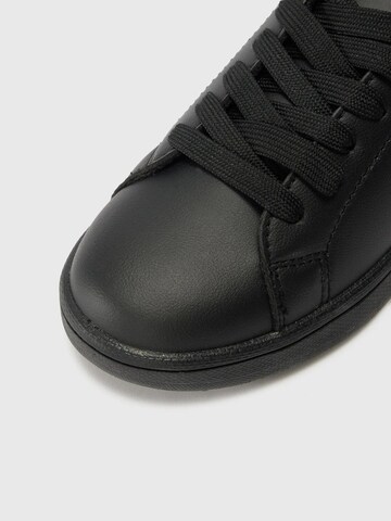 TOMMY HILFIGER Sneaker '2COOL4SKOOL' in Schwarz
