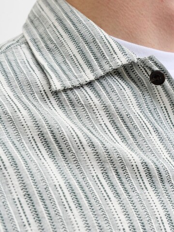 JACK & JONES Comfort fit Button Up Shirt in Green