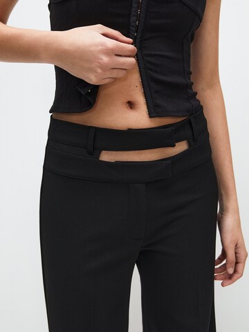 Regular Pantaloni de la Pull&Bear pe negru