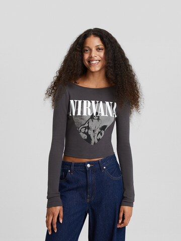 T-shirt Bershka en gris : devant