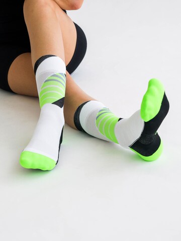 INCYLENCE Athletic Socks 'LADDERS' in Green