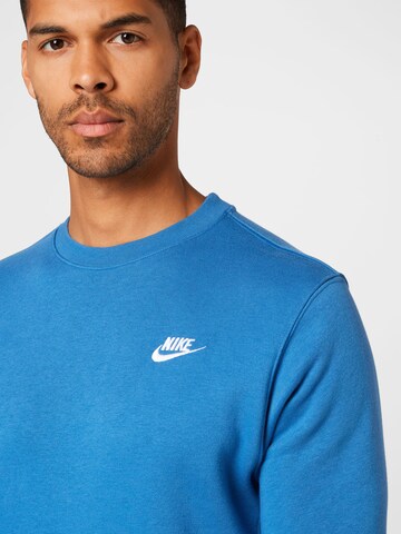 Nike Sportswear Regular Fit Sweatshirt i blå