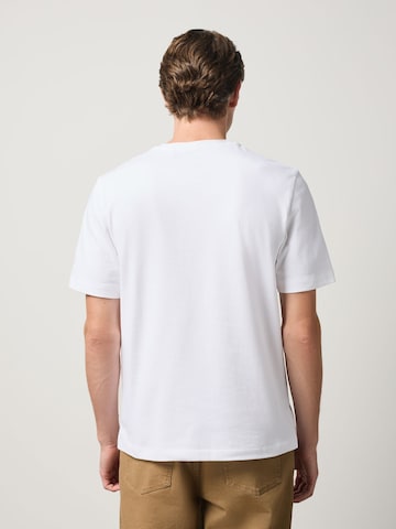Next - Camiseta en blanco