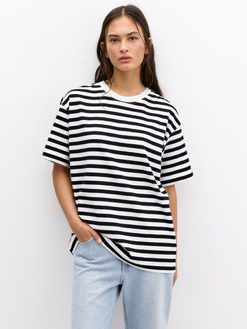 T-shirt Pull&Bear en noir : devant