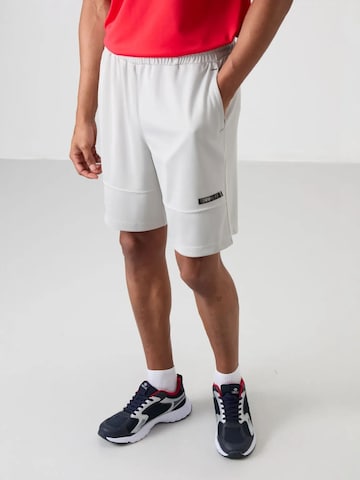 Pantalon de sport Tommy Life en gris : devant