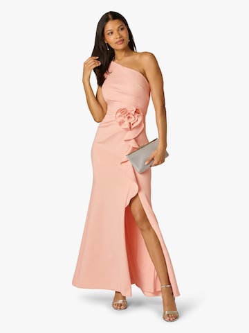 Adrianna Papell Avondjurk 'Petite Scuba Rosette Long Gown' in Roze