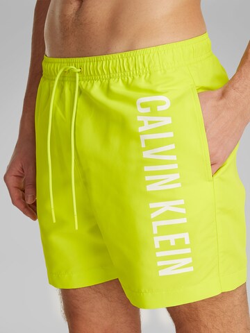 Pantaloncini da bagno di Calvin Klein Swimwear in giallo