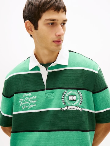 Tricou de la Tommy Jeans pe verde