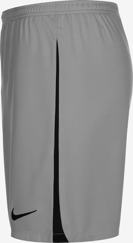 regular Pantaloni sportivi 'League III' di NIKE in grigio