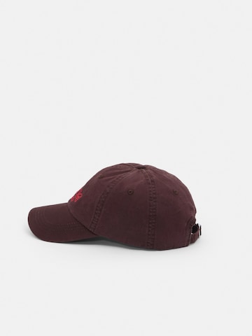 Pull&Bear Sapkák 'TULUM MEXICO' - barna