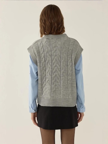 Hiccup - Pullover em cinzento