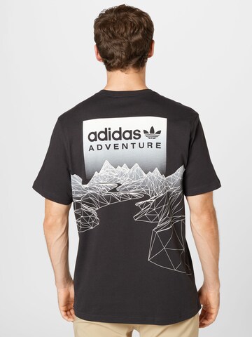 ADIDAS ORIGINALS Paita 'Adventure Mountain Back' värissä musta