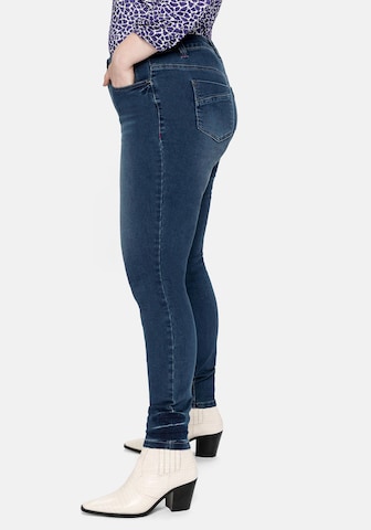 SHEEGO Slimfit Jeans in Blau