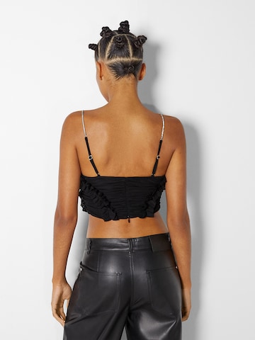 Top de la Bershka pe negru