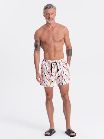Regular Shorts de bain Ombre en blanc