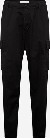 Calvin Klein Jeans Regular Cargo trousers in Black: front