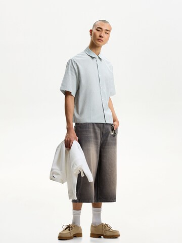 Bershka Loose fit Jeans in Grey