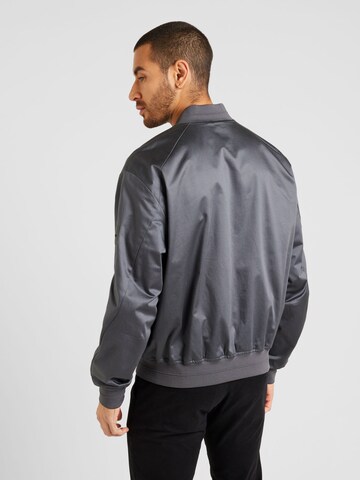 Calvin Klein Övergångsjacka 'HERO' i grå