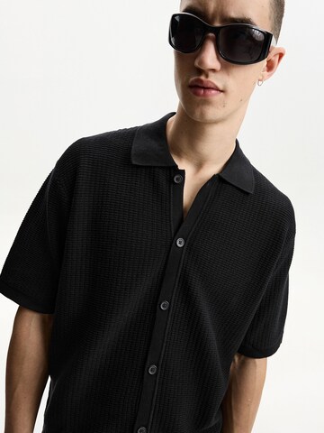 Bershka Regular fit Skjorta i svart