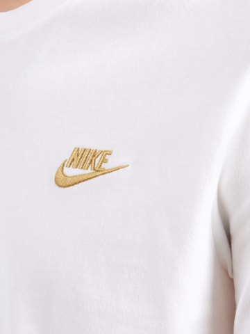 Regular fit Tricou 'Club' de la Nike Sportswear pe alb